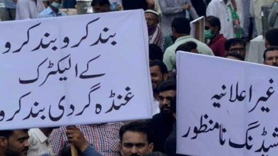 Photo of کراچی: غیر اعلانیہ لوڈ شیڈنگ کے باعث شاہ لطیف ٹاؤن اور اورنگی بنارس میں احتجاج
